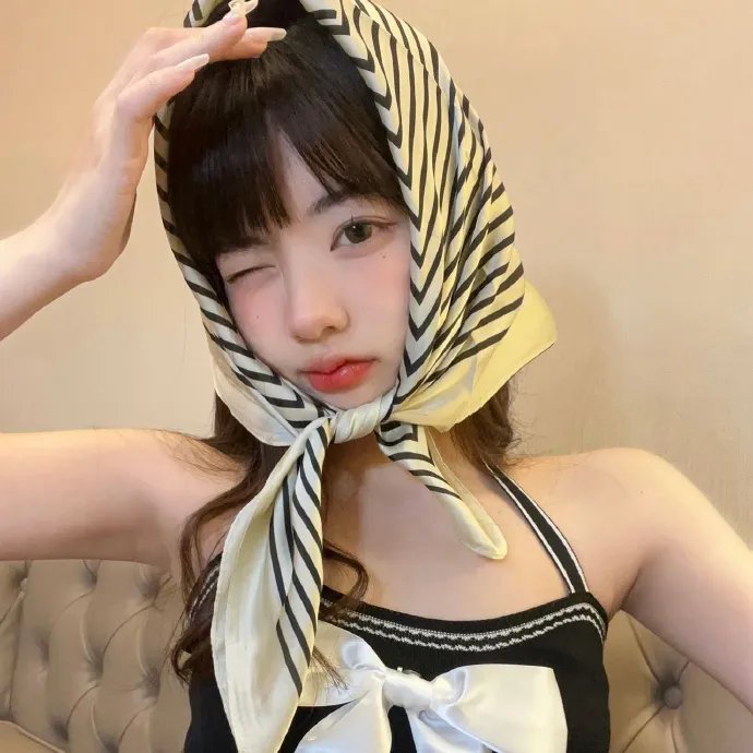 背后的她，眼前的我